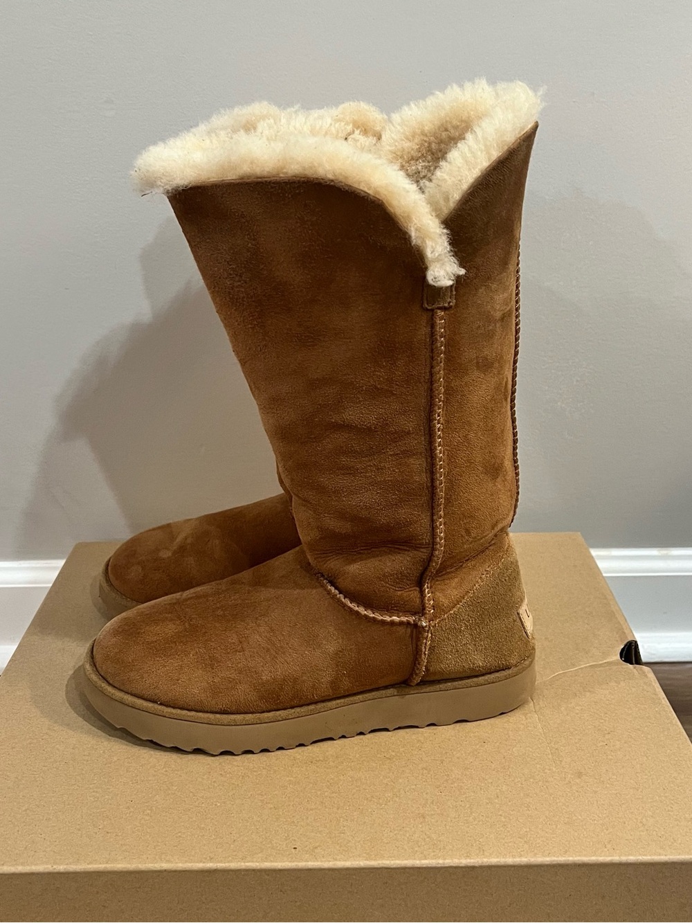 UGG Classic Cuff Tall Women’s 7.5 Chestnut Suede Shearling Tall Boots